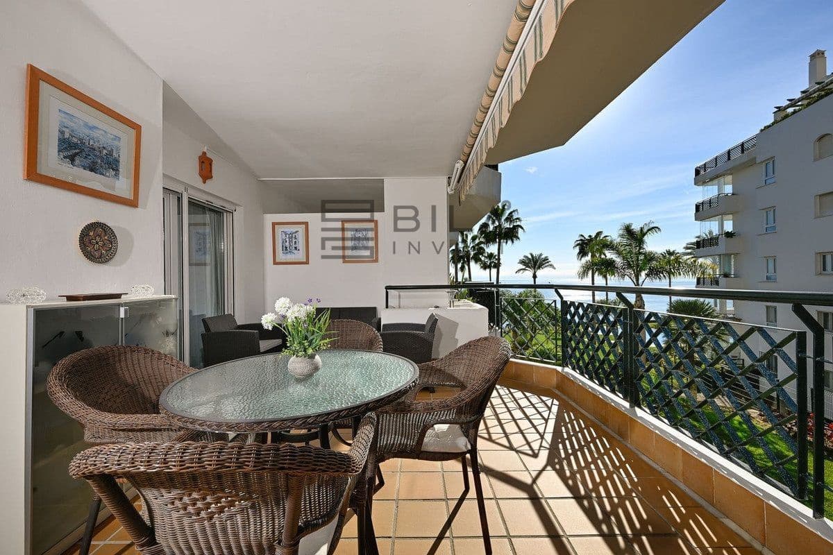 2 bedroom Flat for sale in Calahonda with pool garage - € 685,000 (Ref: 9609731)