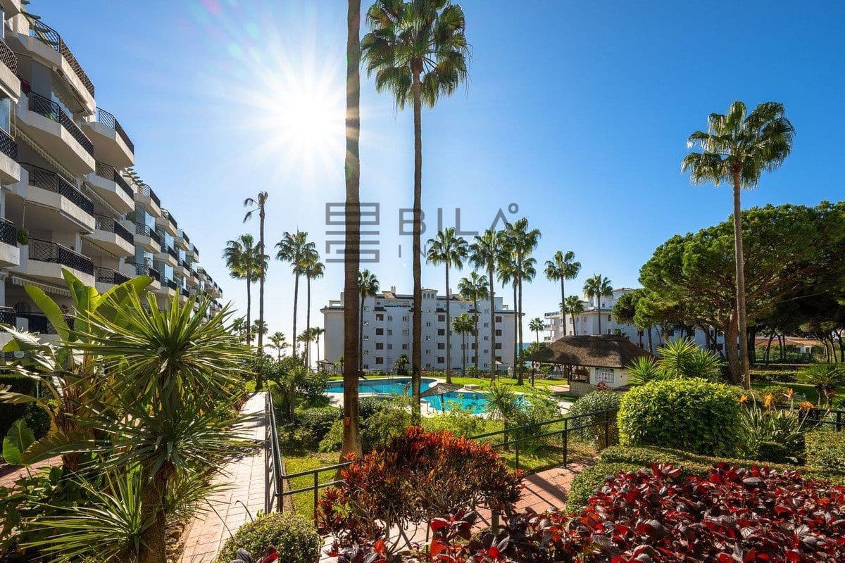 2 bedroom Flat for sale in Calahonda with pool garage - € 685,000 (Ref: 9609731)