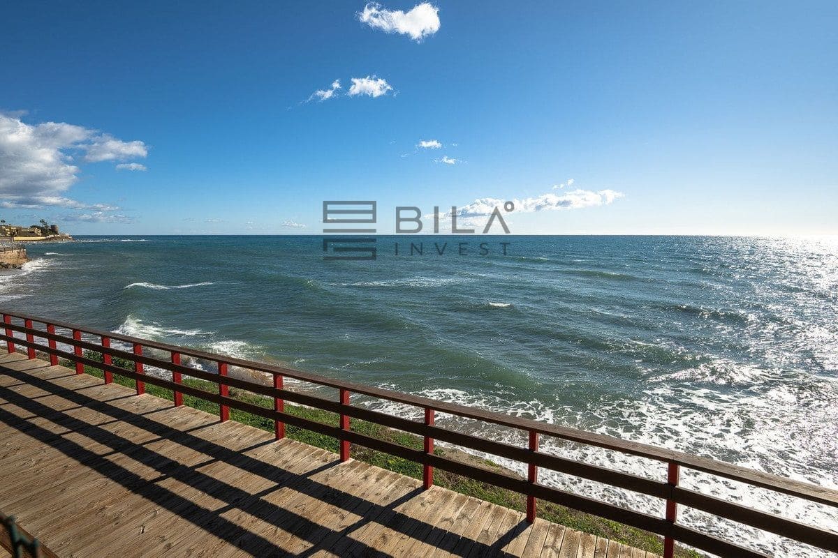 2 bedroom Flat for sale in Calahonda with pool garage - € 685,000 (Ref: 9609731)