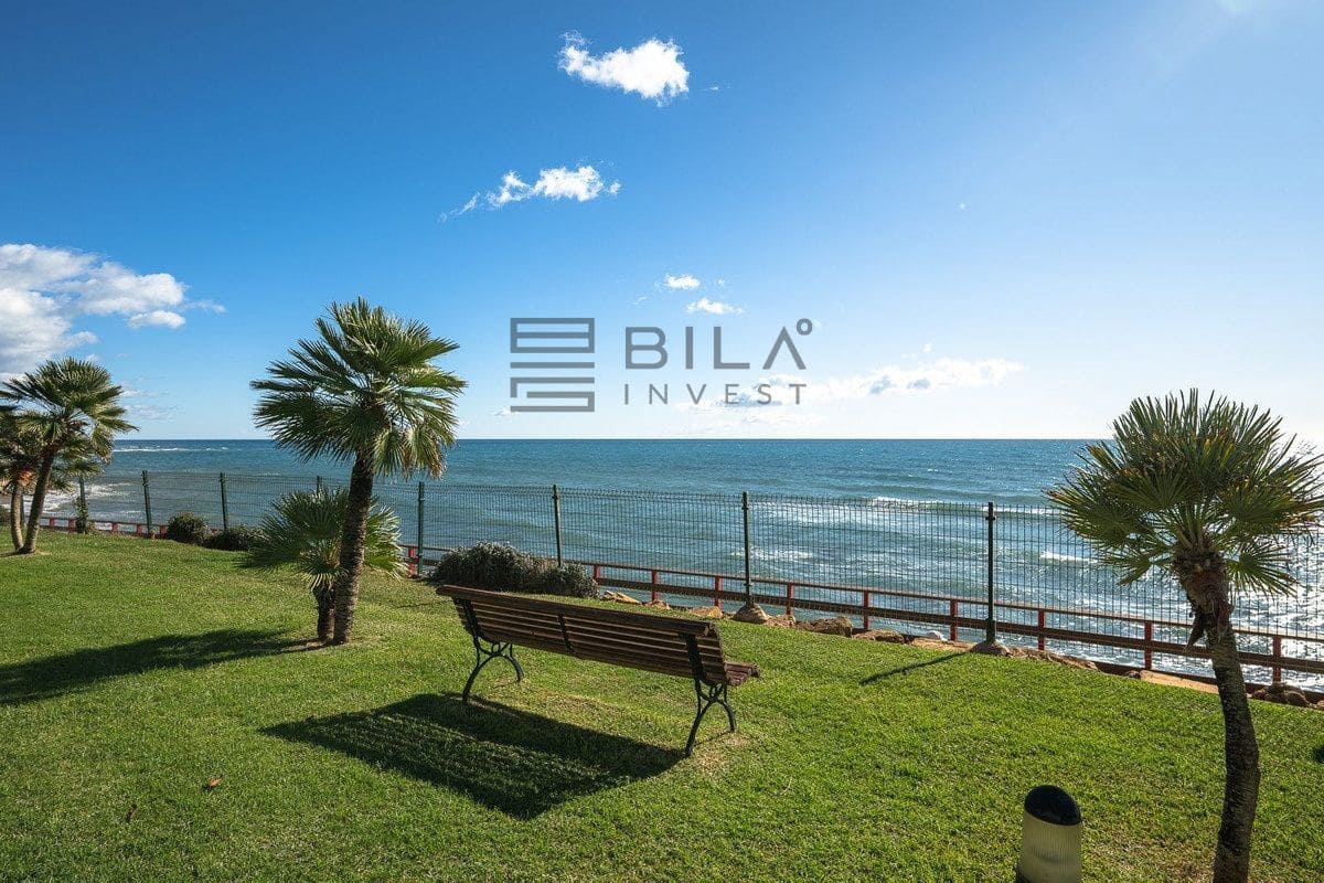 2 bedroom Flat for sale in Calahonda with pool garage - € 685,000 (Ref: 9609731)