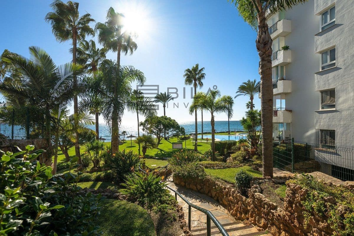 2 bedroom Flat for sale in Calahonda with pool garage - € 685,000 (Ref: 9609731)