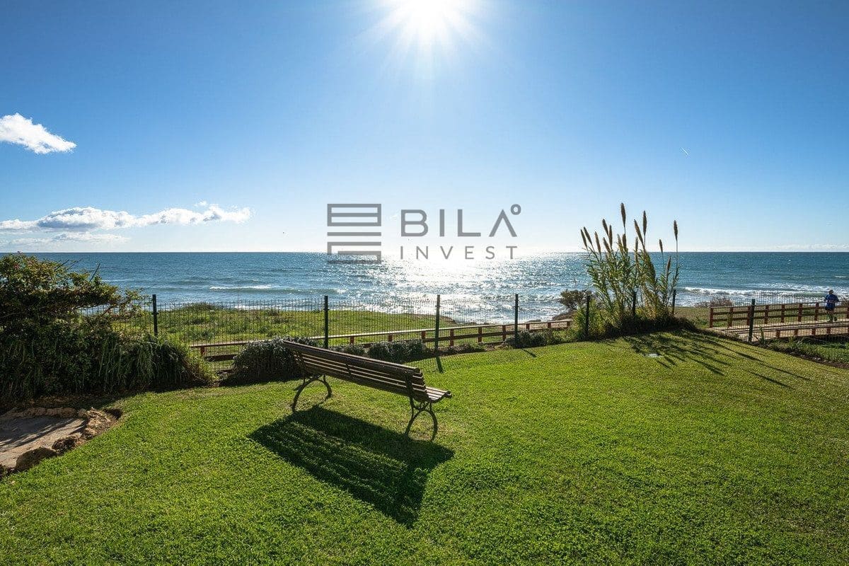 2 bedroom Flat for sale in Calahonda with pool garage - € 685,000 (Ref: 9609731)