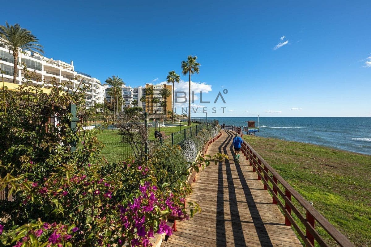 2 bedroom Flat for sale in Calahonda with pool garage - € 685,000 (Ref: 9609731)