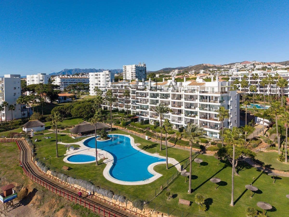 2 bedroom Flat for sale in Calahonda with pool garage - € 685,000 (Ref: 9609731)