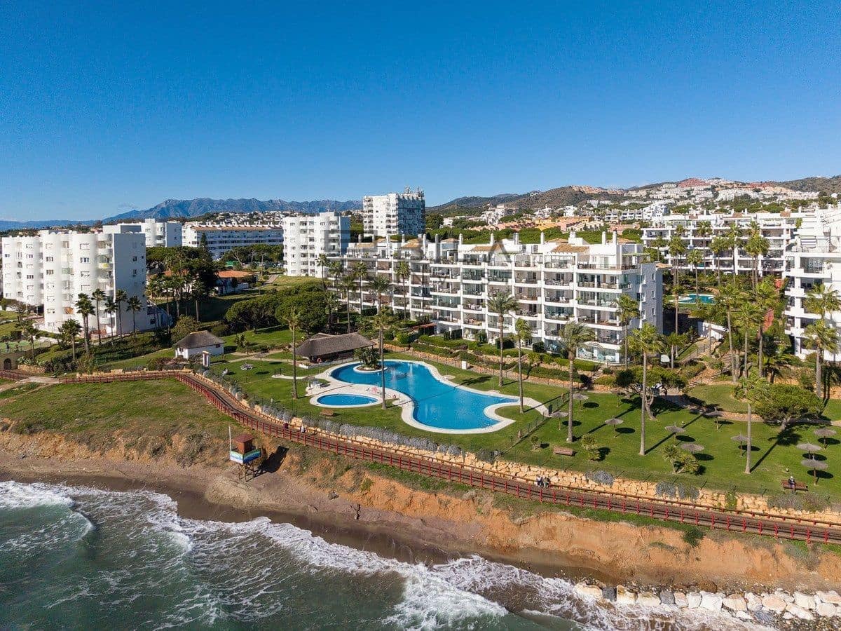 2 bedroom Flat for sale in Calahonda with pool garage - € 685,000 (Ref: 9609731)