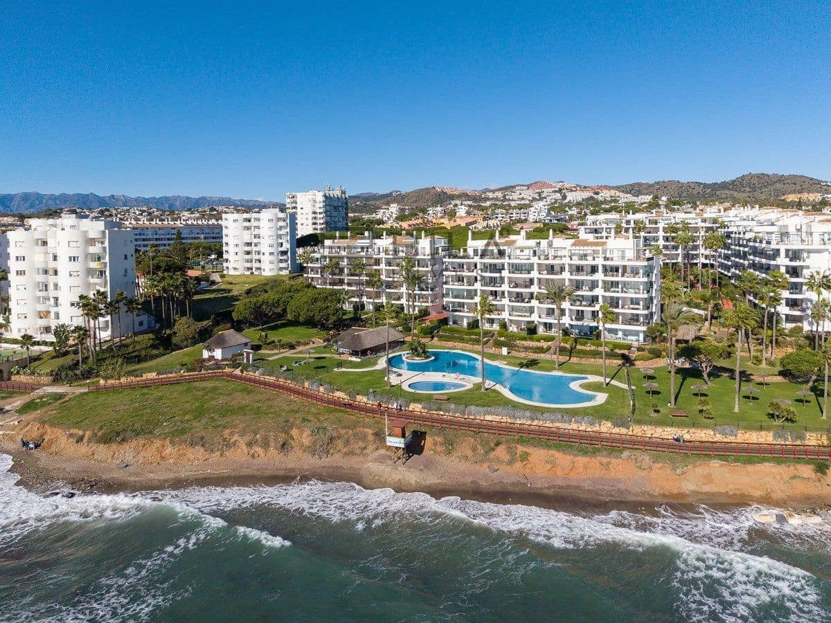 2 bedroom Flat for sale in Calahonda with pool garage - € 685,000 (Ref: 9609731)