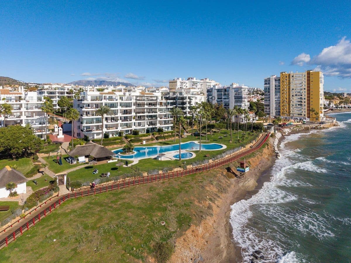 2 bedroom Flat for sale in Calahonda with pool garage - € 685,000 (Ref: 9609731)