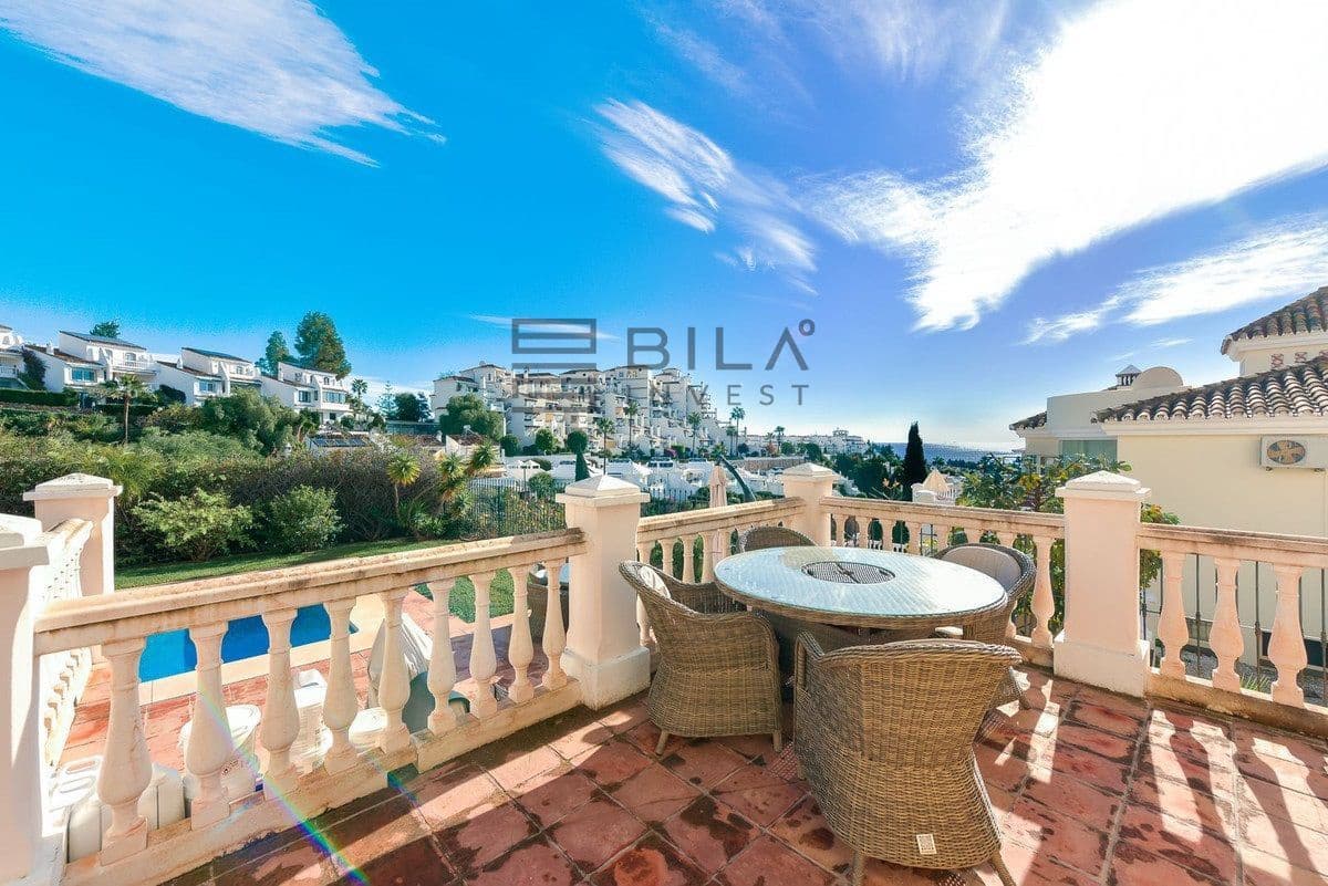 3 bedroom Villa for sale in Calahonda with pool garage - € 1,285,000 (Ref: 9609732)