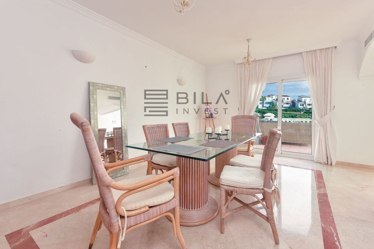 3 bedroom Villa for sale in Calahonda with pool garage - € 1,285,000 (Ref: 9609732)