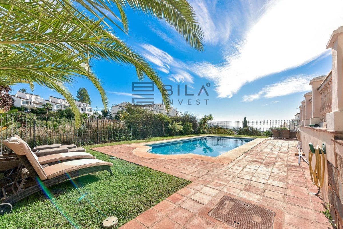 3 bedroom Villa for sale in Calahonda with pool garage - € 1,285,000 (Ref: 9609732)