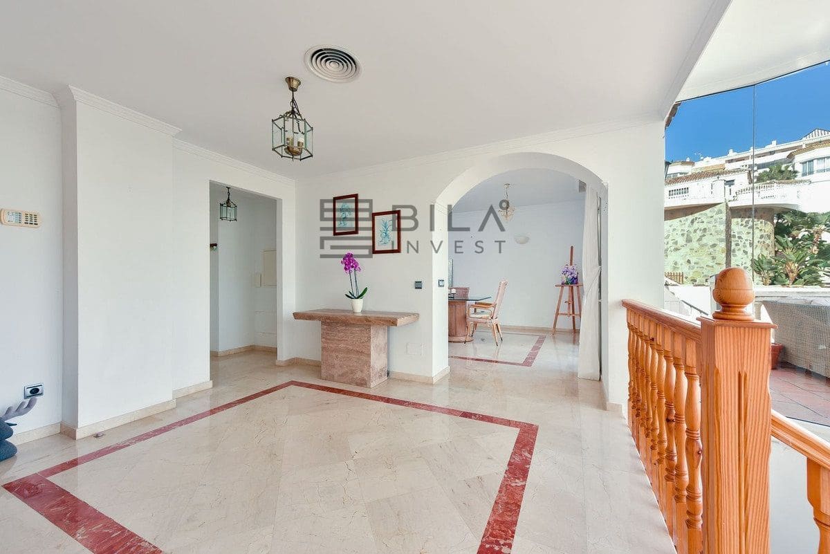 3 bedroom Villa for sale in Calahonda with pool garage - € 1,285,000 (Ref: 9609732)