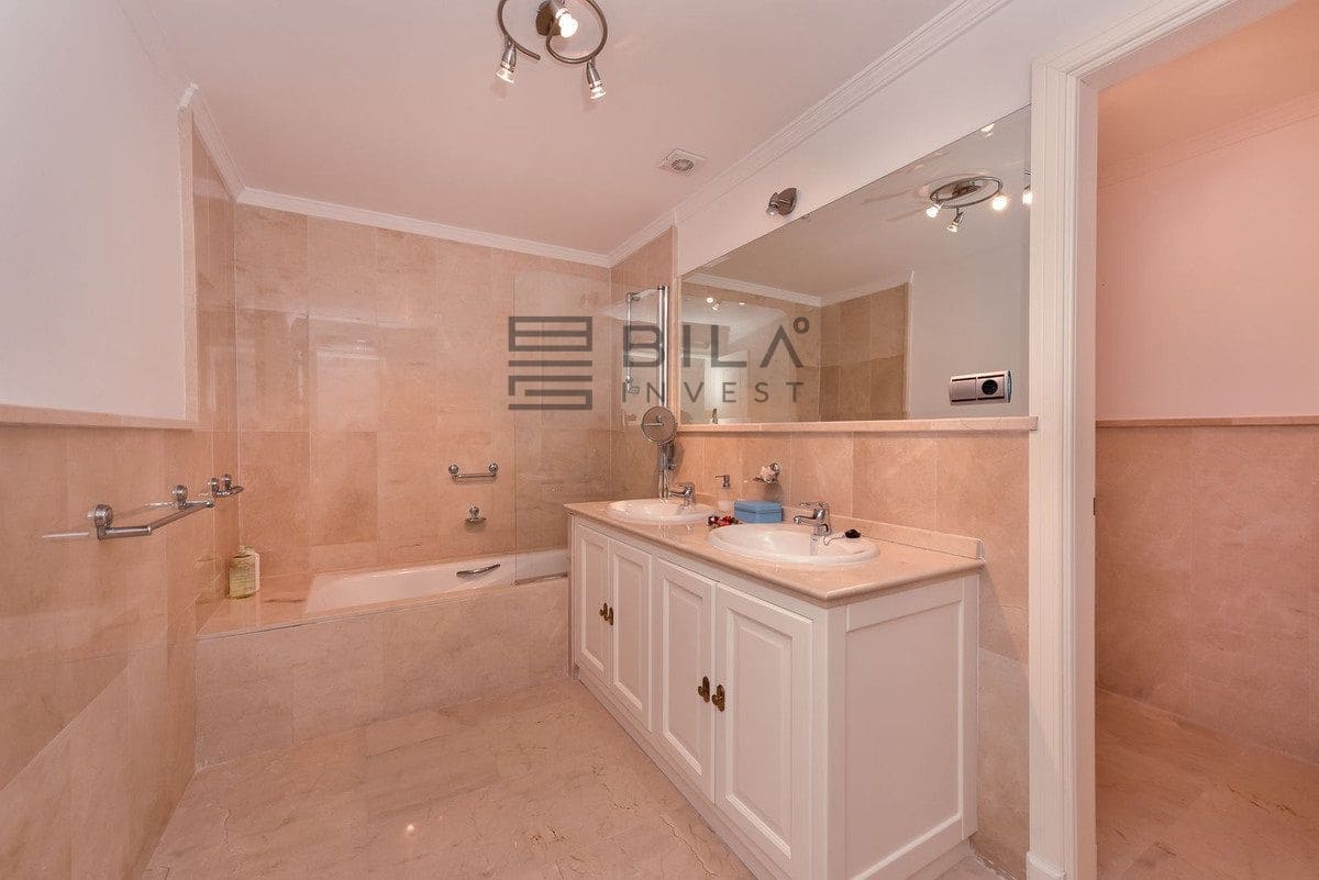 3 bedroom Villa for sale in Calahonda with pool garage - € 1,285,000 (Ref: 9609732)