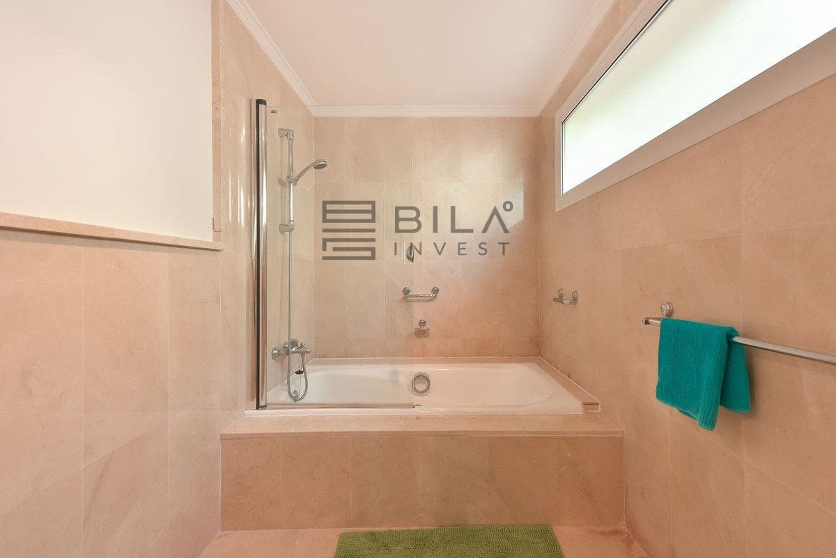 3 bedroom Villa for sale in Calahonda with pool garage - € 1,285,000 (Ref: 9609732)