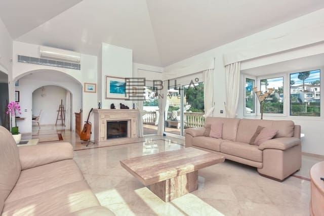 3 bedroom Villa for sale in Calahonda, Mijas with pool garage - € 1,285,000 (Ref: 9609732)