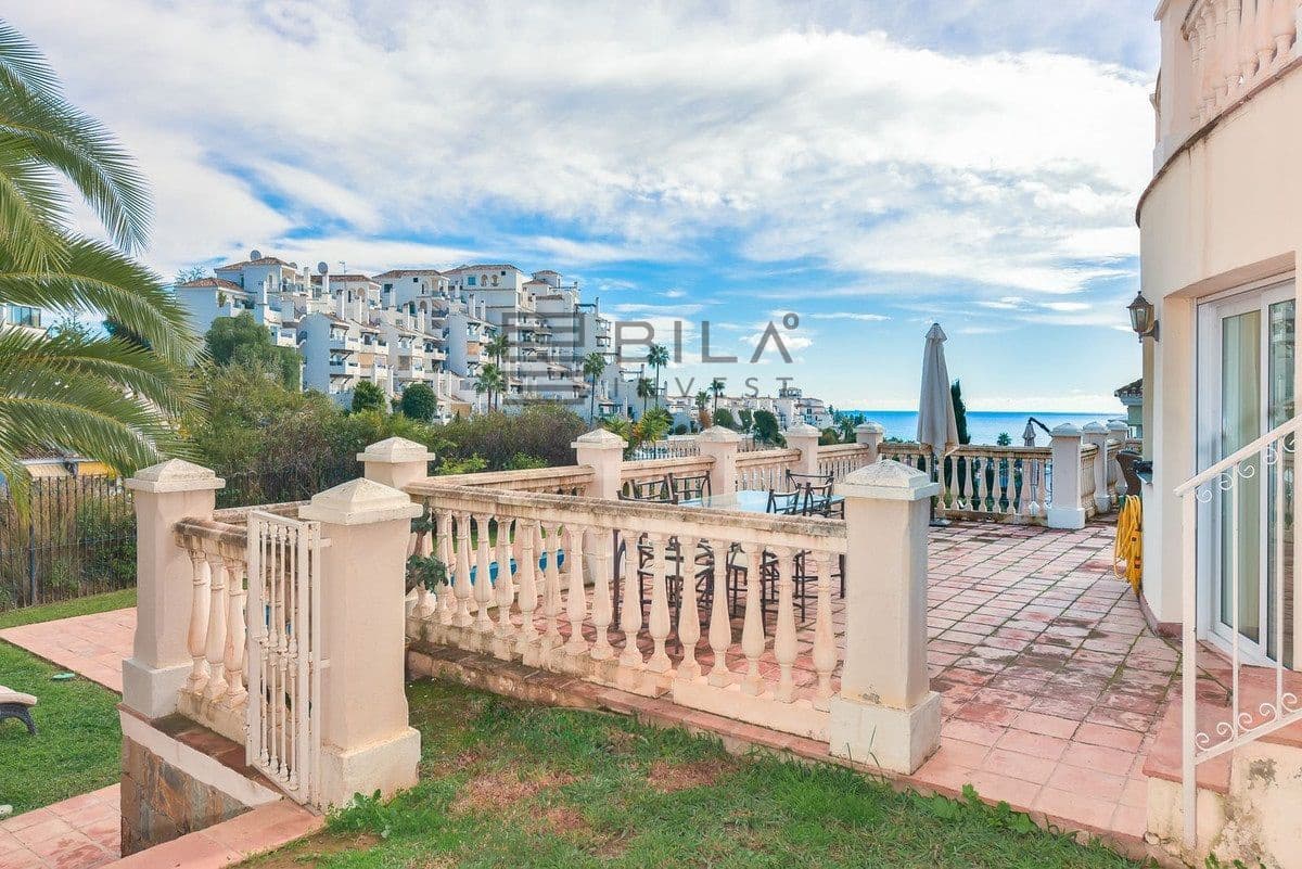 3 bedroom Villa for sale in Calahonda with pool garage - € 1,285,000 (Ref: 9609732)