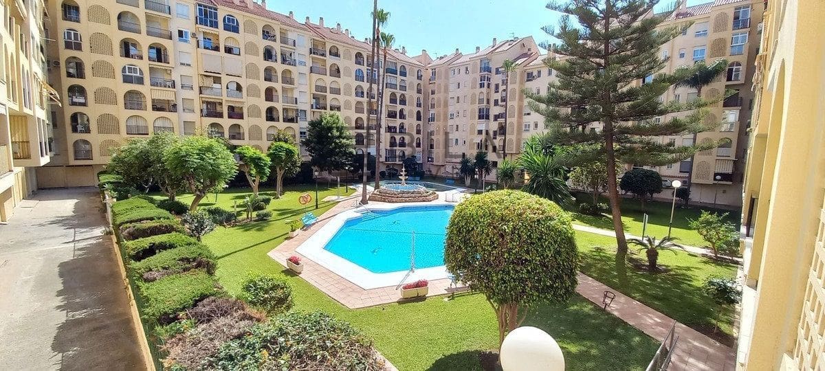 Piso de 3 habitaciones en Fuengirola en venta con piscina - 465.000 € (Ref: 9609733)