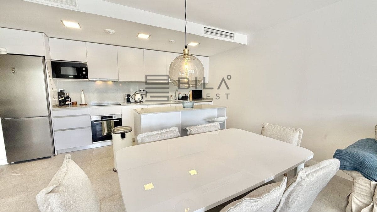 3 sypialnia Mieszkanie na sprzedaż w El Chaparral z basenem garażem - 575 000 € (Ref: 9609736)