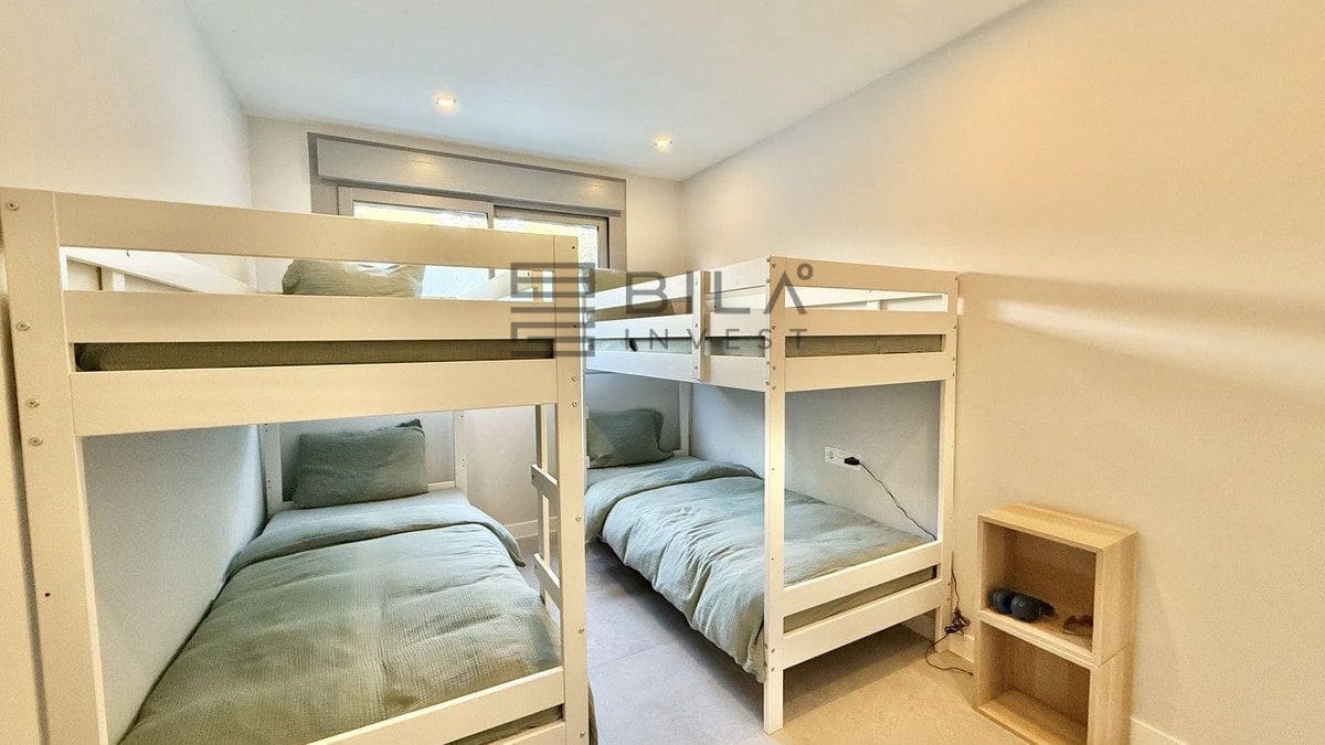 3 sypialnia Mieszkanie na sprzedaż w El Chaparral z basenem garażem - 575 000 € (Ref: 9609736)