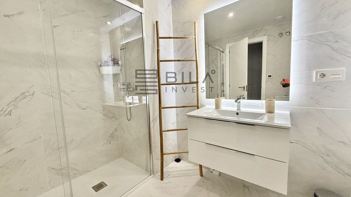 3 sypialnia Mieszkanie na sprzedaż w El Chaparral z basenem garażem - 575 000 € (Ref: 9609736)