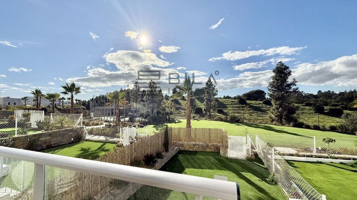 3 sypialnia Mieszkanie na sprzedaż w El Chaparral z basenem garażem - 575 000 € (Ref: 9609736)