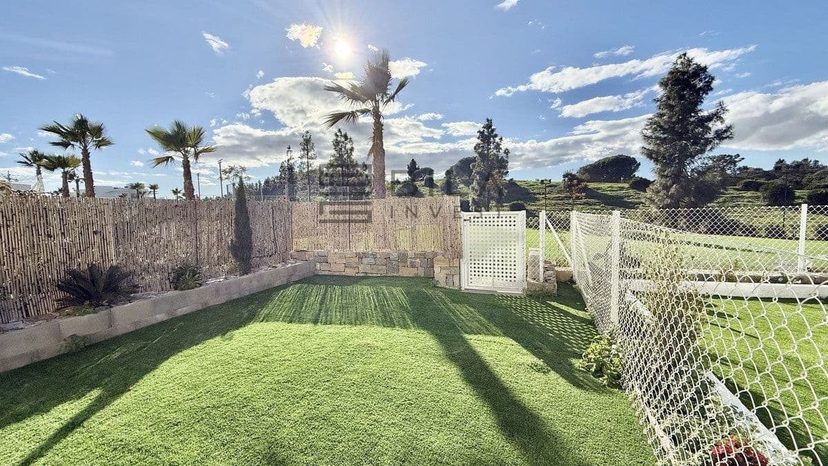 3 sypialnia Mieszkanie na sprzedaż w El Chaparral z basenem garażem - 575 000 € (Ref: 9609736)