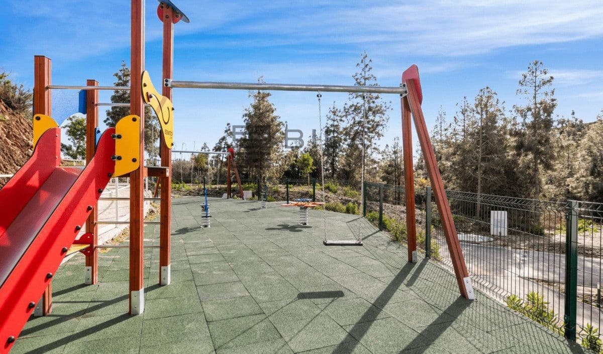 3 sypialnia Mieszkanie na sprzedaż w El Chaparral z basenem garażem - 575 000 € (Ref: 9609736)