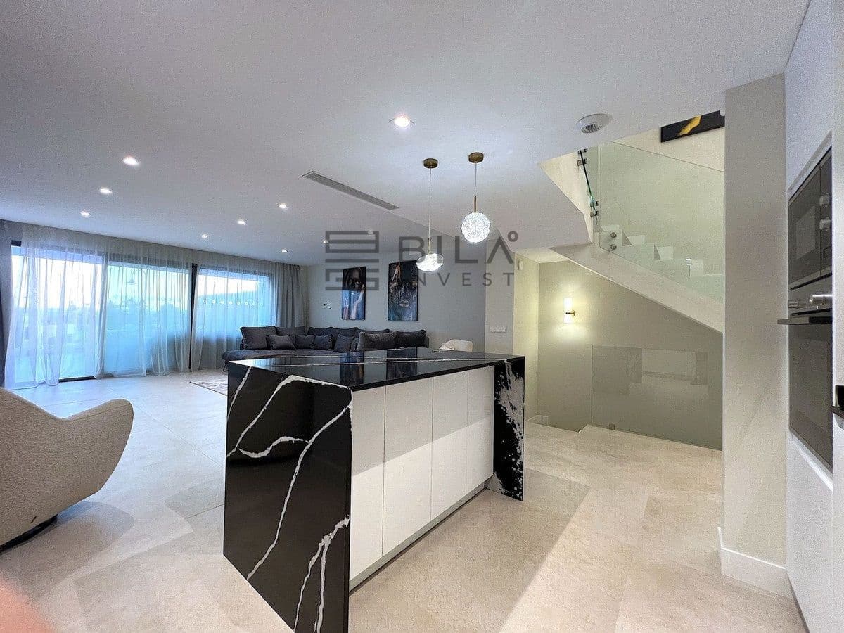 Casa de 3 habitaciones en El Chaparral en venta con piscina - 1.095.000 € (Ref: 9609742)