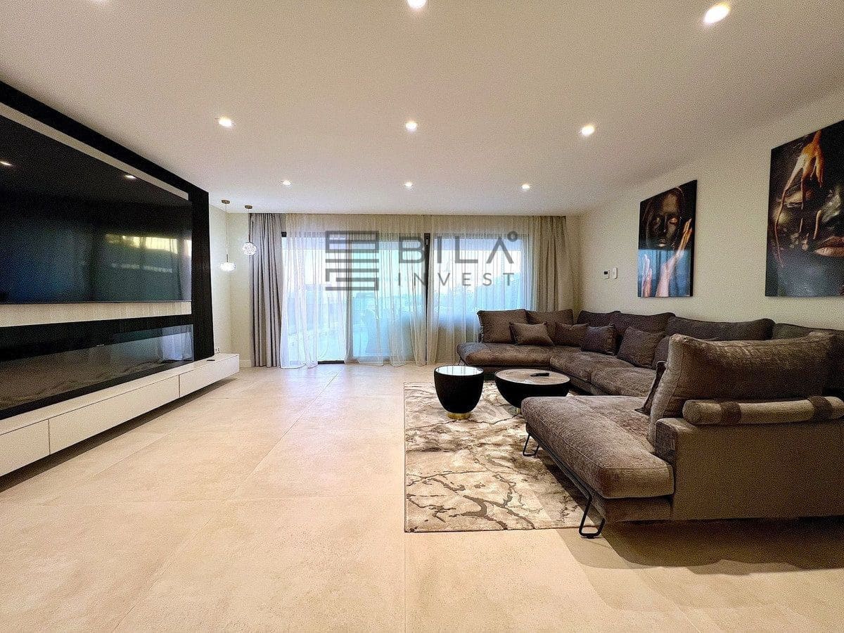 Casa de 3 habitaciones en El Chaparral en venta con piscina - 1.095.000 € (Ref: 9609742)