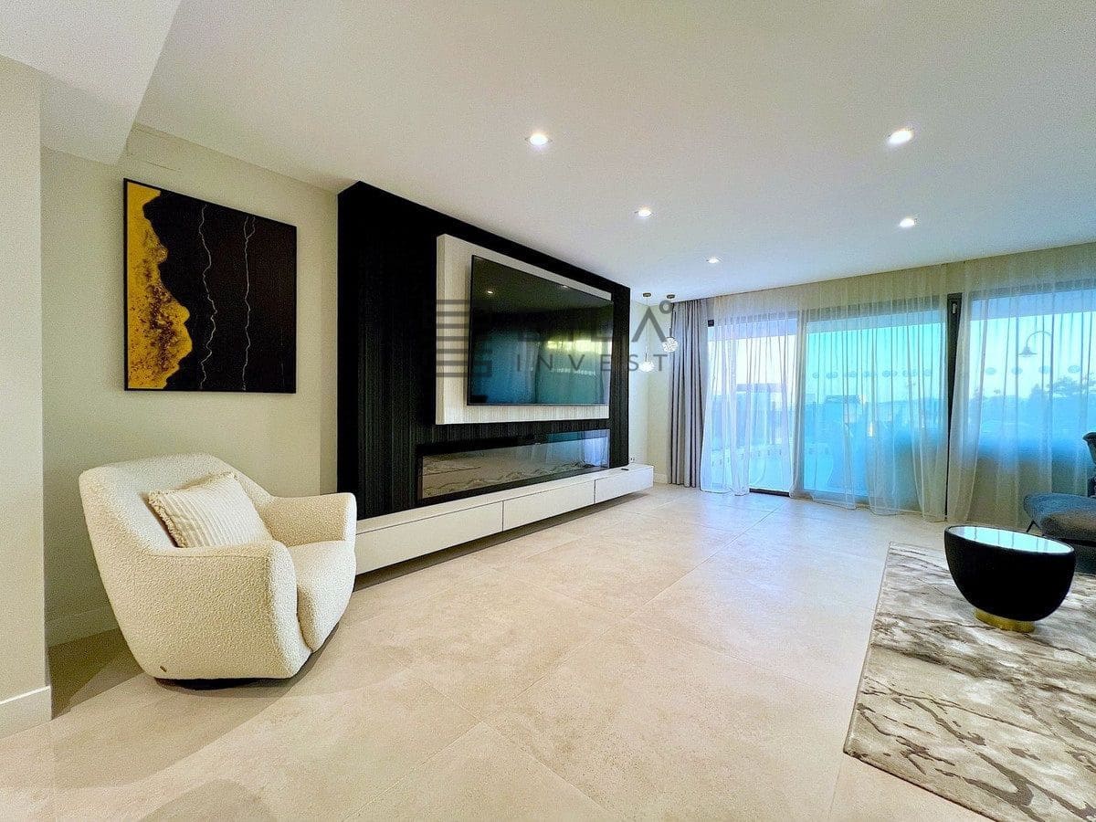 Casa de 3 habitaciones en El Chaparral en venta con piscina - 1.095.000 € (Ref: 9609742)