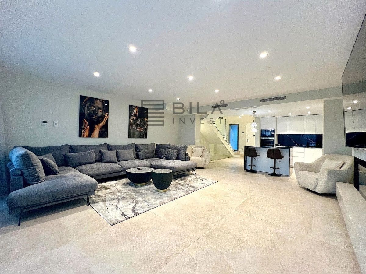 Casa de 3 habitaciones en El Chaparral en venta con piscina - 1.095.000 € (Ref: 9609742)