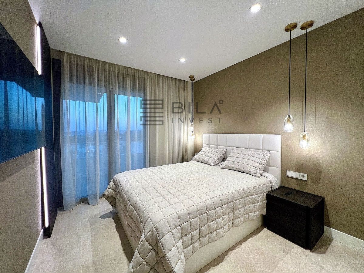 Casa de 3 habitaciones en El Chaparral en venta con piscina - 1.095.000 € (Ref: 9609742)