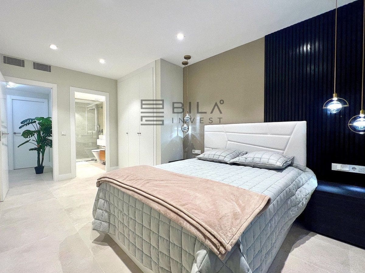 Casa de 3 habitaciones en El Chaparral en venta con piscina - 1.095.000 € (Ref: 9609742)