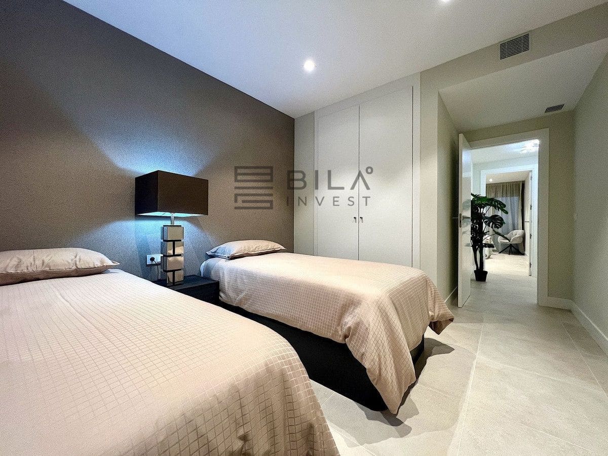 Casa de 3 habitaciones en El Chaparral en venta con piscina - 1.095.000 € (Ref: 9609742)