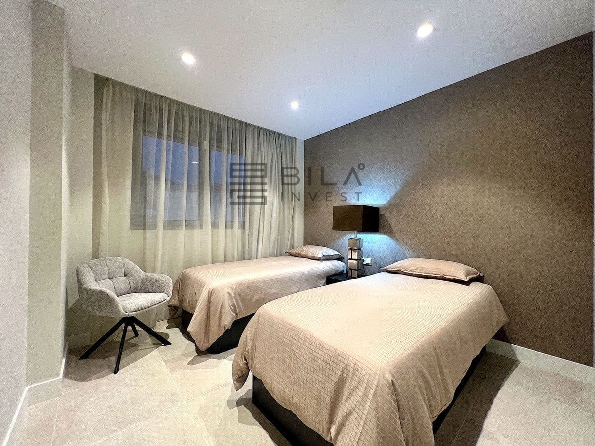 Casa de 3 habitaciones en El Chaparral en venta con piscina - 1.095.000 € (Ref: 9609742)