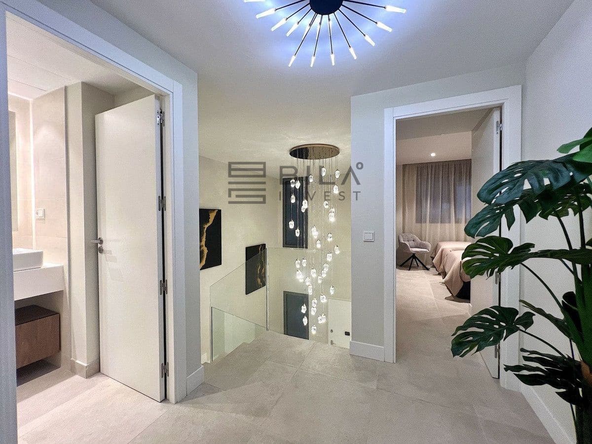 Casa de 3 habitaciones en El Chaparral en venta con piscina - 1.095.000 € (Ref: 9609742)