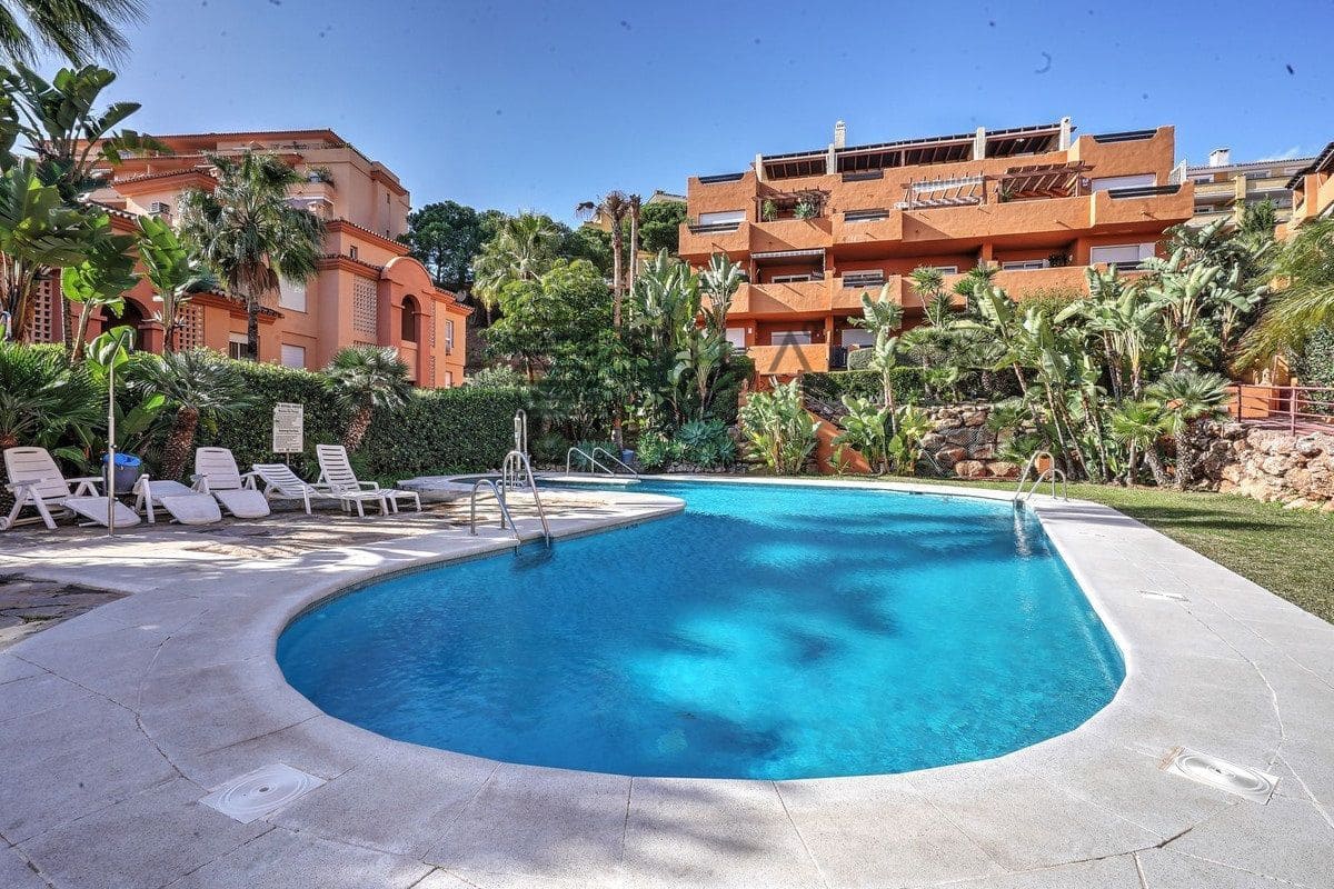 1 slaapkamer Flat te koop in Riviera del Sol met zwembad garage - € 250.000 (Ref: 9609746)