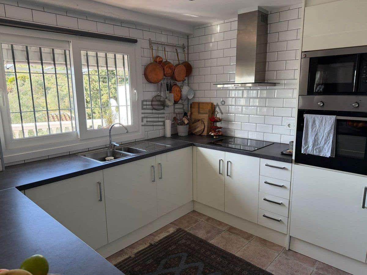 3 sypialnia Dom na sprzedaż w Calahonda z basenem garażem - 330 000 € (Ref: 9609748)