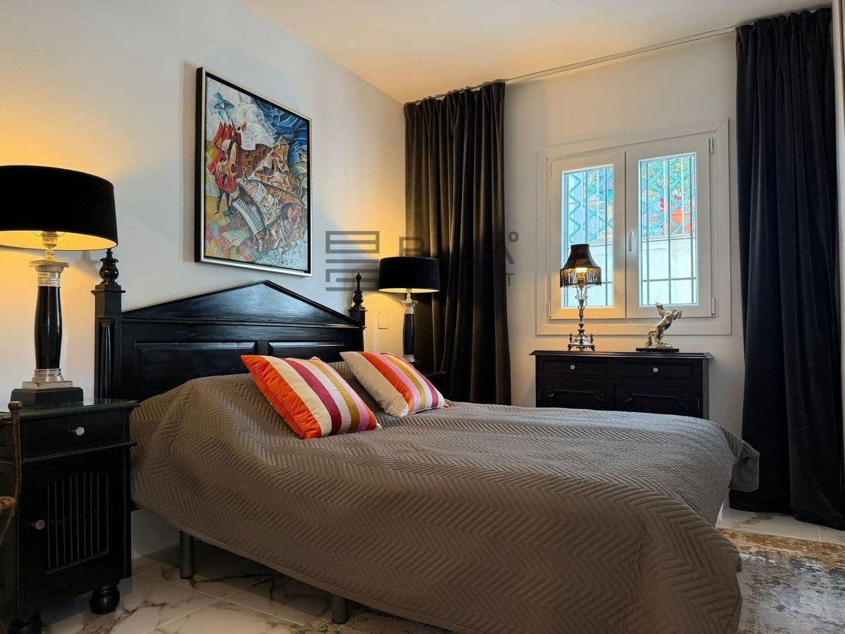 3 sypialnia Dom na sprzedaż w Calahonda z basenem garażem - 330 000 € (Ref: 9609748)