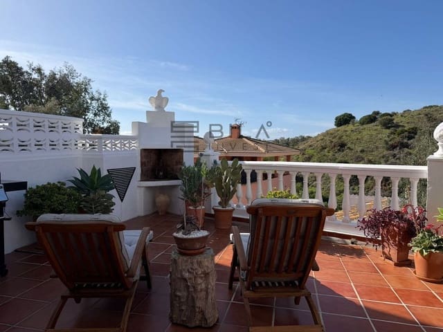 3 sypialnia Dom na sprzedaż w Calahonda, Mijas z basenem garażem - 330 000 € (Ref: 9609748)