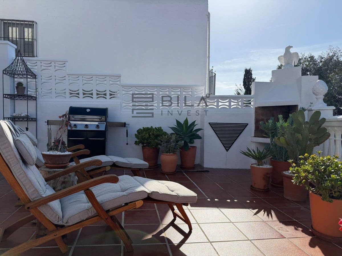 3 sypialnia Dom na sprzedaż w Calahonda z basenem garażem - 330 000 € (Ref: 9609748)