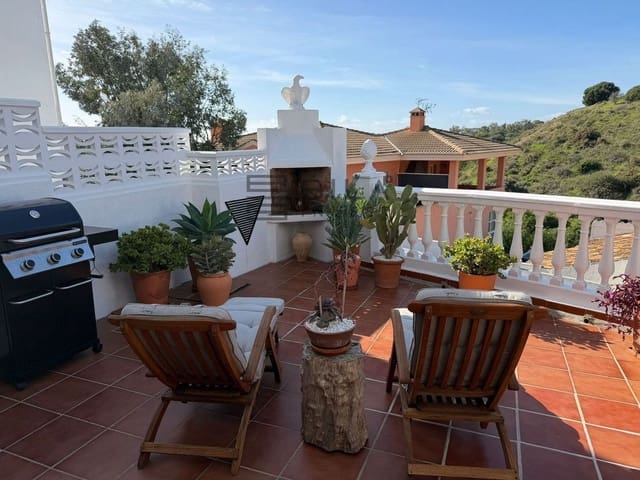 3 sypialnia Dom na sprzedaż w Calahonda, Mijas z basenem garażem - 330 000 € (Ref: 9609748)