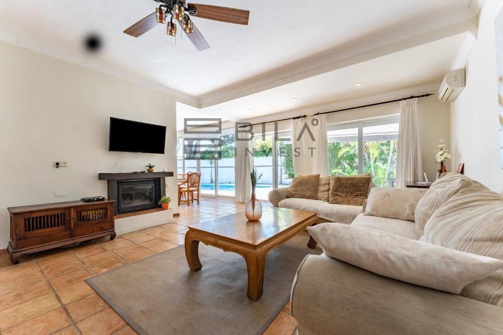 5 bedroom Villa for sale in Marbesa with pool garage - € 1,300,000 (Ref: 9609750)