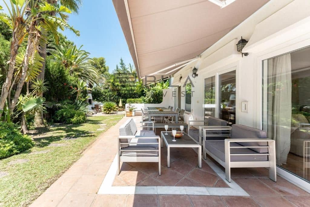 5 bedroom Villa for sale in Marbesa with pool garage - € 1,300,000 (Ref: 9609750)