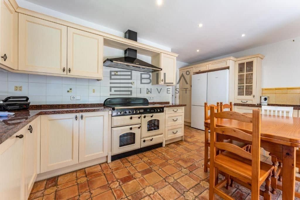 5 bedroom Villa for sale in Marbesa with pool garage - € 1,300,000 (Ref: 9609750)