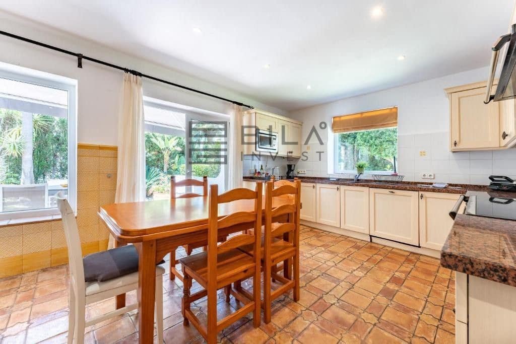 5 bedroom Villa for sale in Marbesa with pool garage - € 1,300,000 (Ref: 9609750)