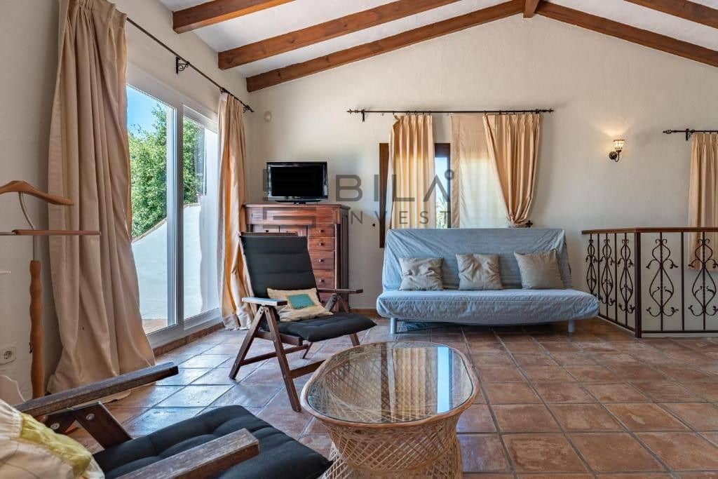 5 bedroom Villa for sale in Marbesa with pool garage - € 1,300,000 (Ref: 9609750)