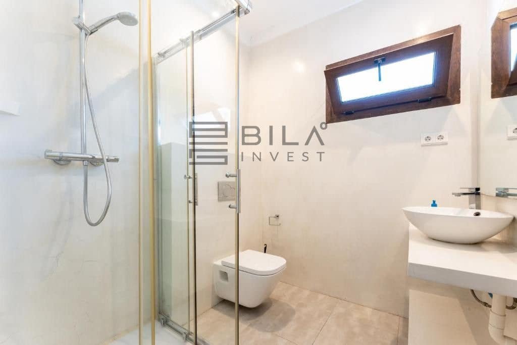 5 bedroom Villa for sale in Marbesa with pool garage - € 1,300,000 (Ref: 9609750)