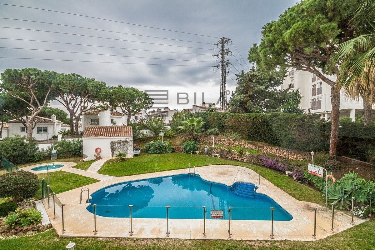 2 bedroom Flat for sale in Calahonda with pool - € 314,950 (Ref: 9609753)