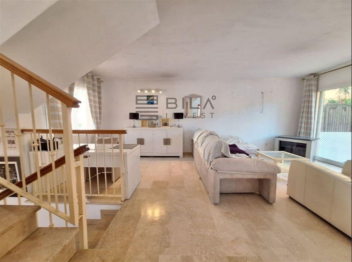4 soverom Hus til salgs i Nueva Andalucia med svømmebasseng garasje - € 599 000 (Ref: 9609762)