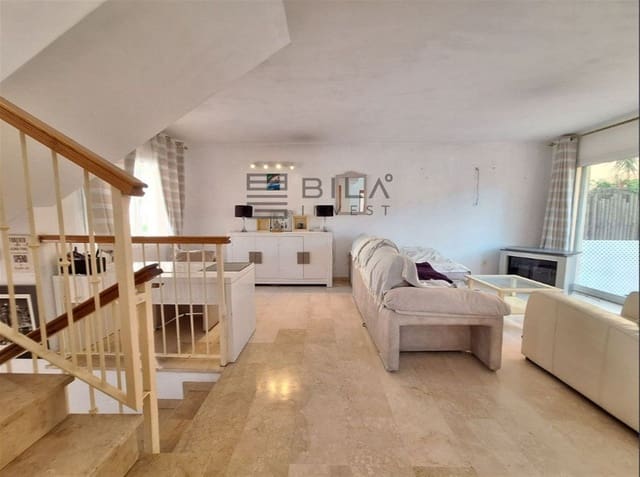 Casa de 4 habitaciones en Nueva Andalucia, Marbella en venta con piscina garaje - 599.000 € (Ref: 9609762)